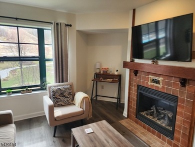 SPECTACULAR!! There's no other way to describe this Top Floor 1 - photo 11