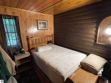 COZY 2 BEDROOM 1 BATH CABIN on approx. 0.6 ac. within a short - photo 13