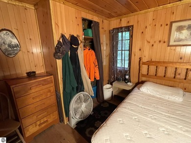 COZY 2 BEDROOM 1 BATH CABIN on approx. 0.6 ac. within a short - photo 14