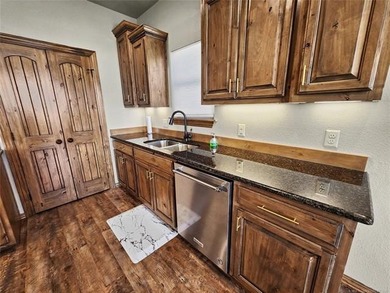 Wake up to year-round Lake Tenkiller views in this beautifully - photo 32