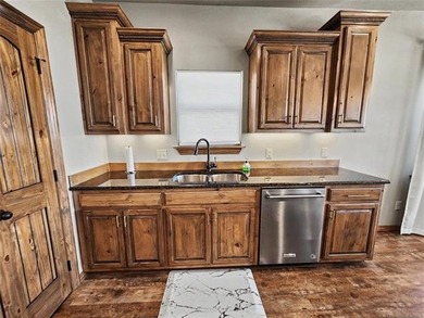 Wake up to year-round Lake Tenkiller views in this beautifully - photo 33