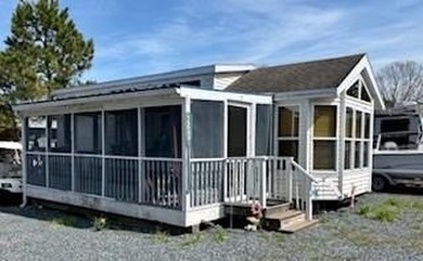 This move-in-ready park model with septic offers the perfect - photo 1