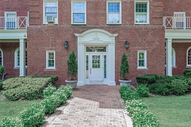 Welcome to this elegant, move in ready, 2-bedroom, 1-bathroom - photo 2