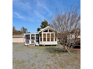 This move-in-ready park model with septic offers the perfect - photo 2