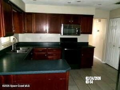 Bright and spacious 4-bedroom, 2-bath home located in desirable - photo 3