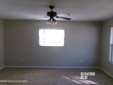 Bright and spacious 4-bedroom, 2-bath home located in desirable - photo 4