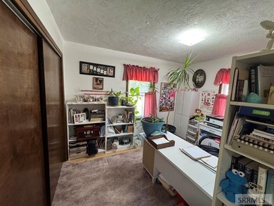 Beautiful nearly 2,000 square foot home located in a great part - photo 12