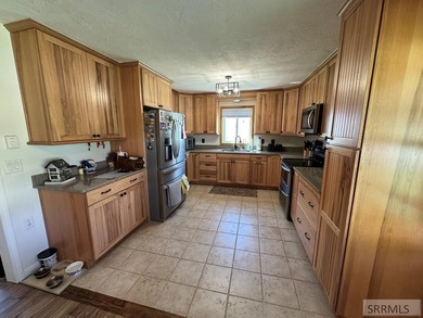 Beautiful nearly 2,000 square foot home located in a great part - photo 14