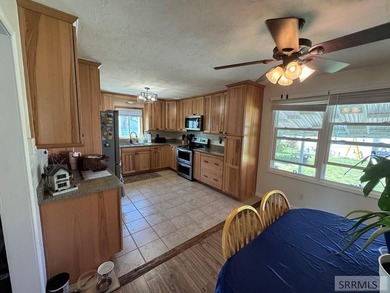 Beautiful nearly 2,000 square foot home located in a great part - photo 18