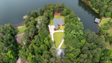Nestled behind a private gated entrance on 2.65 fee simple acres - photo 4