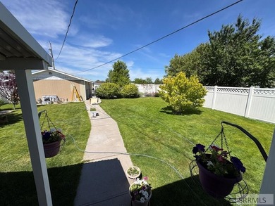 Beautiful nearly 2,000 square foot home located in a great part - photo 29
