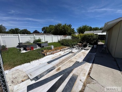 Beautiful nearly 2,000 square foot home located in a great part - photo 34