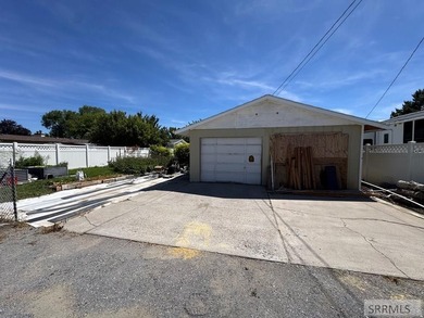 Beautiful nearly 2,000 square foot home located in a great part - photo 35
