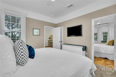 Beachside 5BR/2.5BA 1564 sqft Single Family Home on 10th Terrace - photo 42
