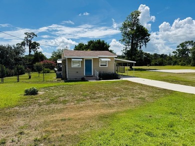 Perfect weekend retreat or full time Florida living! Escape to - photo 2