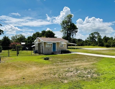 Perfect weekend retreat or full time Florida living! Escape to - photo 4