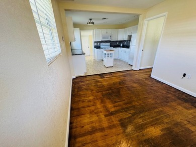 Perfect weekend retreat or full time Florida living! Escape to - photo 7