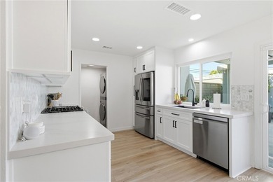 Beautifully remodeled with custom designer finishes, move-in - photo 12