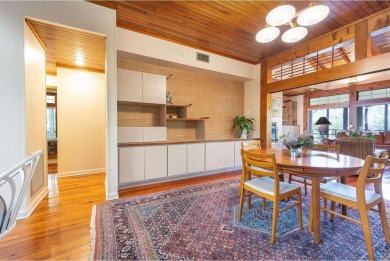 Luxury living on the water! This elaborate, custom 4 bedroom, 3 - photo 12