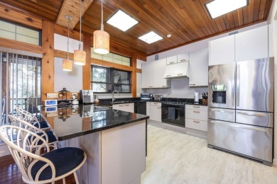 Luxury living on the water! This elaborate, custom 4 bedroom, 3 - photo 13