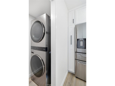 Beautifully remodeled with custom designer finishes, move-in - photo 14