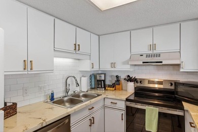 A must see unit is a fully furnished, turn-key 1-bedroom, 1.5 - photo 15