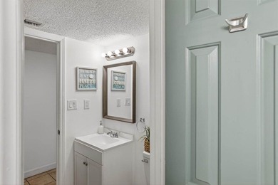 A must see unit is a fully furnished, turn-key 1-bedroom, 1.5 - photo 24