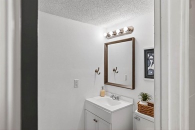 A must see unit is a fully furnished, turn-key 1-bedroom, 1.5 - photo 26