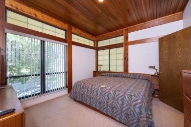 Luxury living on the water! This elaborate, custom 4 bedroom, 3 - photo 27