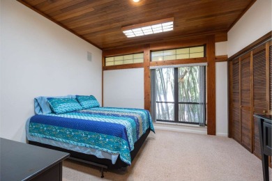 Luxury living on the water! This elaborate, custom 4 bedroom, 3 - photo 29