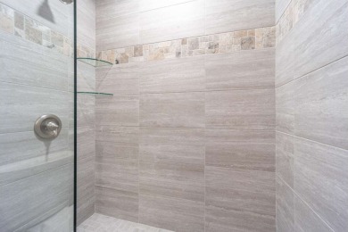 Luxury living on the water! This elaborate, custom 4 bedroom, 3 - photo 31