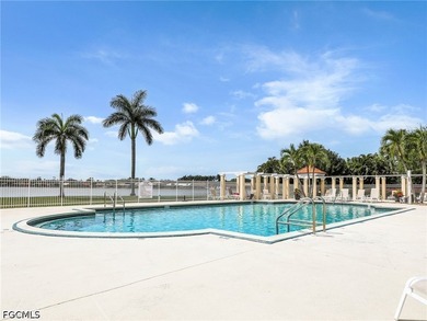 Welcome to this FULLY RENOVATED condo offering tranquil lake - photo 34