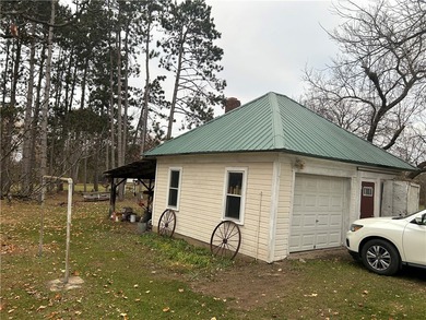 Charming 3-bedroom home with timeless character, featuring - photo 34