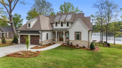 'PENNY'S PLACE' SET ALONG THE SHORELINE OF LAKE OCONEE, IS A - photo 1