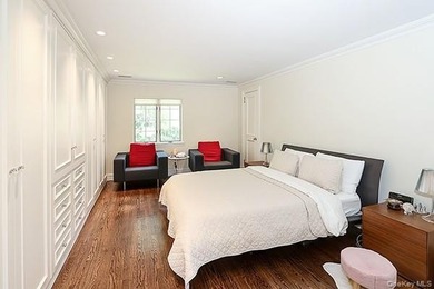 Beautifully maintained and move-in ready colonial home located - photo 11