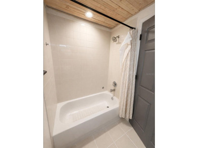 Rare opportunity to own a beautifully refreshed 2-bedroom - photo 12