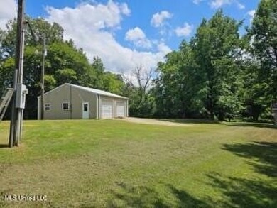 Welcome to 2077 Bethel Church Road in Holcomb, Mississippi, a - photo 15