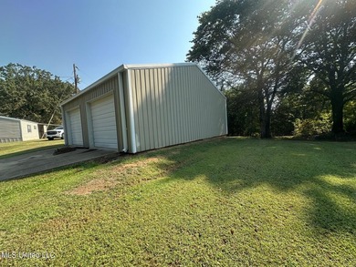 Welcome to 2077 Bethel Church Road in Holcomb, Mississippi, a - photo 16