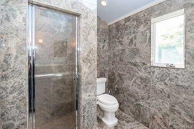 Beautifully maintained and move-in ready colonial home located - photo 16