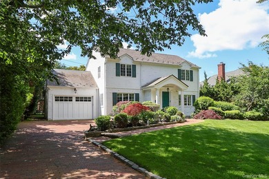 Beautifully maintained and move-in ready colonial home located - photo 21