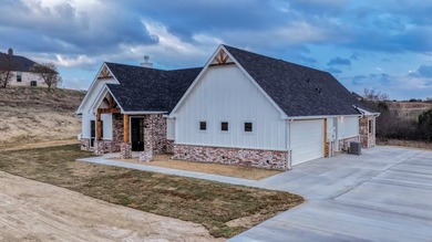 This proposed Ava plan features 3 beds 2 full baths, a - photo 34