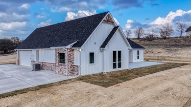 This proposed Ava plan features 3 beds 2 full baths, a - photo 36