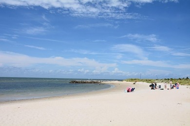 A relaxed Chesapeake Bay lifestyle meets resort living in this - photo 4