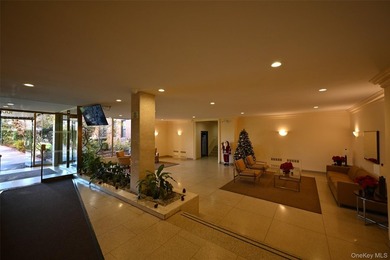 Welcome to your beautifully renovated studio oasis! This - photo 2