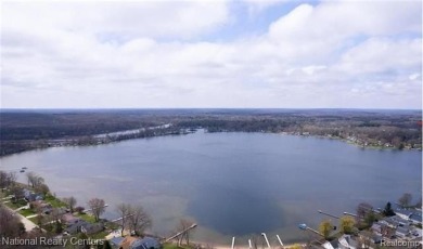 Ore Lake Home For Sale in Brighton Michigan