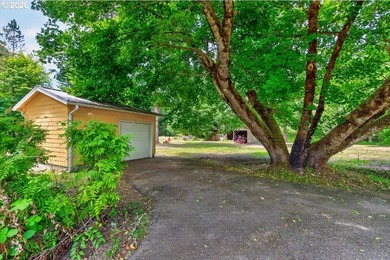 Escape to the peace and privacy of country living with this - photo 33