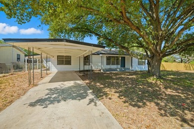 Welcome to 7635 Dove Dr! This 3 bedroomm, 2 bath home sits on - photo 3
