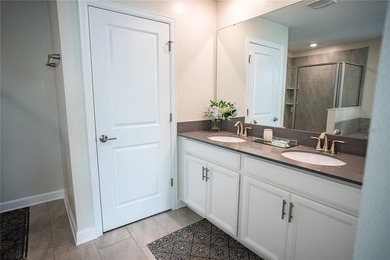 Beautifully furnished home is located on a Coner lot & - photo 19