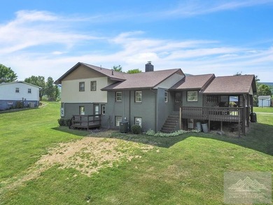 Beautifully renovated tri-level home offering space, comfort - photo 14