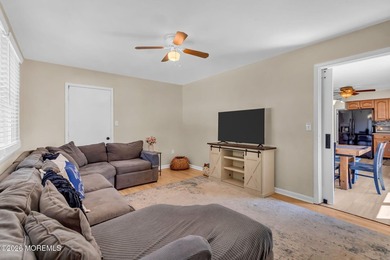 *** 6 BEDROOM COLONIAL *** 3 FULL BATHROOMS *** WHOLE HOUSE - photo 17